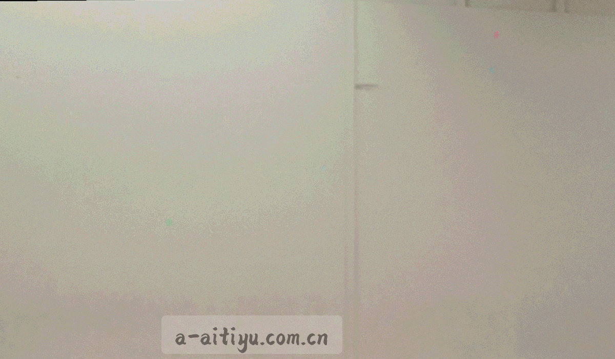 夜间体育场馆看台俯拍视角，场地灯光明亮，看台通道形成斜向引导线
